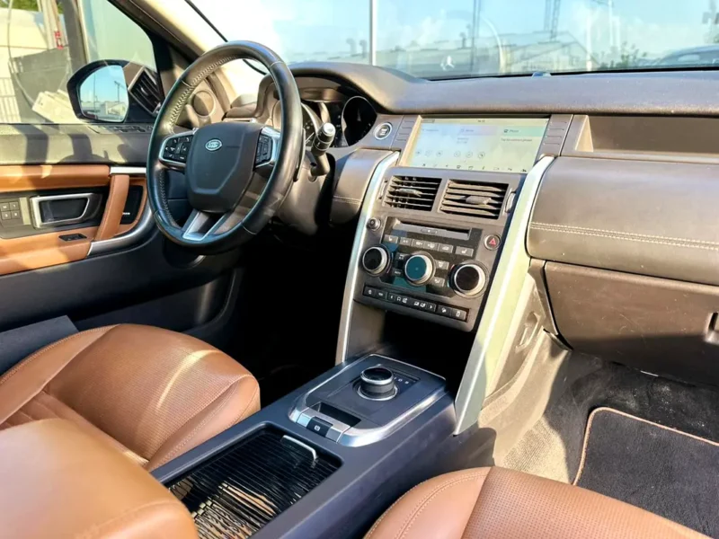 2018 Land Rover Discovery HSE TD6 4 Cylinders Diesel Engine White Tan Crossover