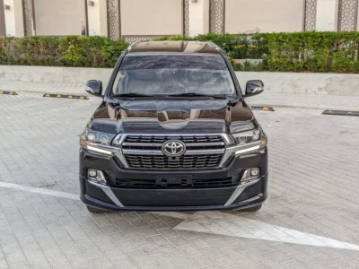 2018 Toyota Land Cruiser GXR DIESEL V8 D-4D GCC Specs Black Beige SUV