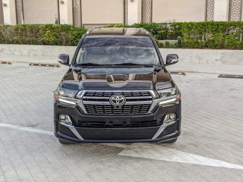 2018 Toyota Land Cruiser GXR DIESEL V8 D-4D GCC Specs Black Beige SUV