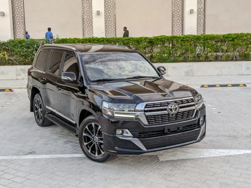 2018 Toyota Land Cruiser GXR DIESEL V8 D-4D GCC Specs Black Beige SUV