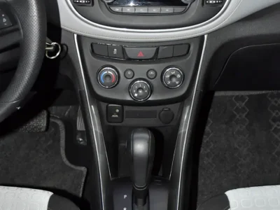2019 Chevrolet Trax LT 4 Cylinder Petrol Engine White Grey Crossover GCC Specs