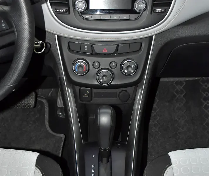 2019 Chevrolet Trax LT 4 Cylinder Petrol Engine White Grey Crossover GCC Specs