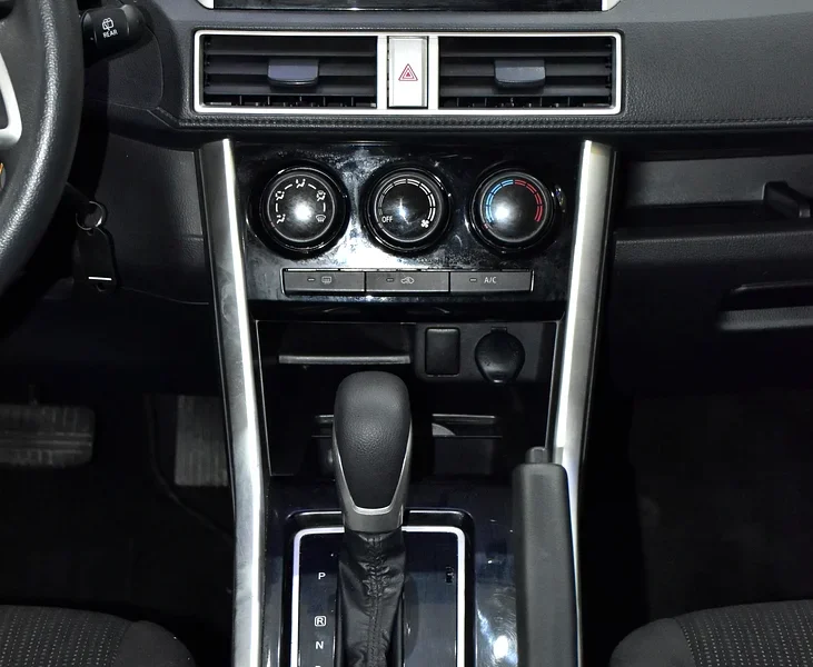 2022 Mitsubishi Xpander Medium line 4 Cylinder Petrol Engine White Black Crossover