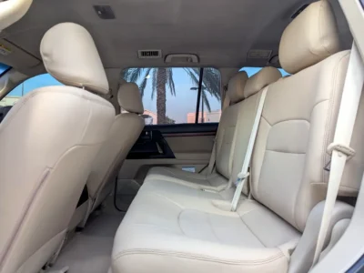 2018 Toyota Land Cruiser GXR DIESEL V8 D-4D GCC Specs Black Beige SUV