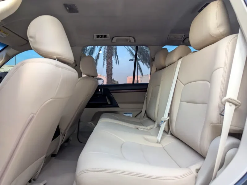 2018 Toyota Land Cruiser GXR DIESEL V8 D-4D GCC Specs Black Beige SUV