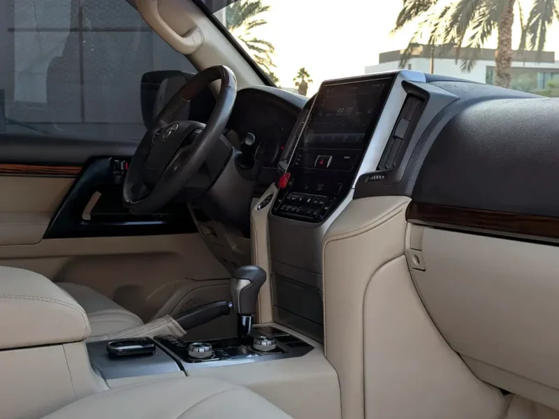 2018 Toyota Land Cruiser GXR DIESEL V8 D-4D GCC Specs Black Beige SUV