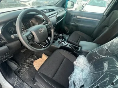 2025 Toyota Hilux ADVENTURE 4.0 Litre V6 PETROL Engine White Black PickUP