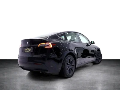 2024 Tesla Model Y Standard Electric Vehicle Black White SUV 450 - 550 KM Range