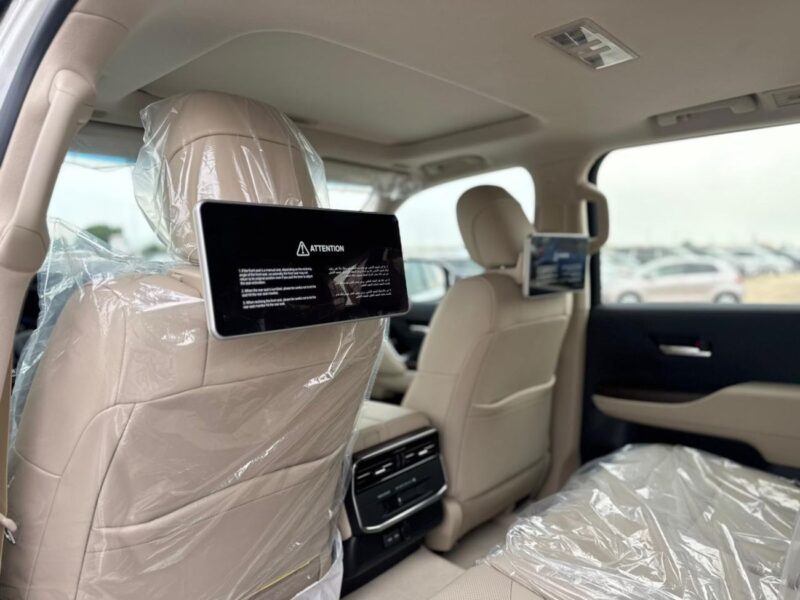 2025 Toyota Land Cruiser GXR 3.5L 6 Cylinder Petrol Engine White Beige SUV