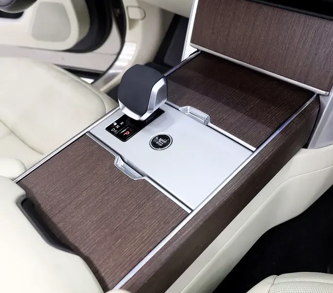 2024 Land Rover Range Rover HSE P460e 6 Cylinder PLUG IN HYBRID Gold White SUV
