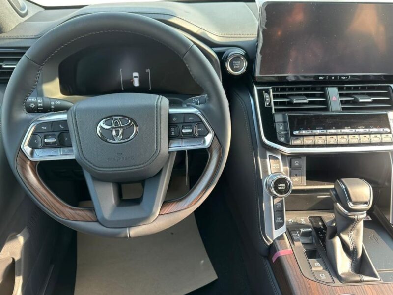 2025 TOYOTA LC300 VX 3.5L TT FULL OPTION 6 Cylinder Petrol Engine White Black SUV