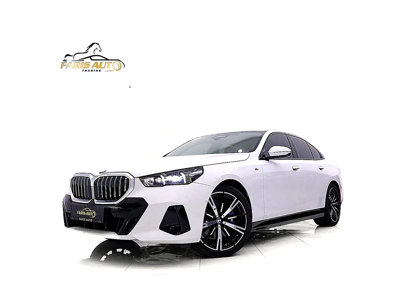 2025 BMW 5-Series 530i xDrive M PACKAGE 4 Cylinder Engine White Tan Sedan