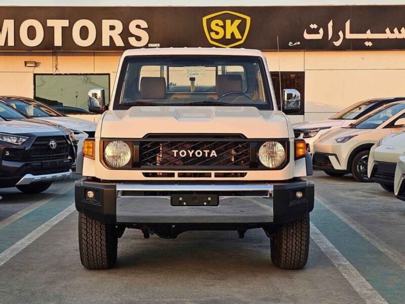 2025 Toyota Land Cruiser Pick Up LX LC79 4.0L V6 PETROL MT White Brown Pickup