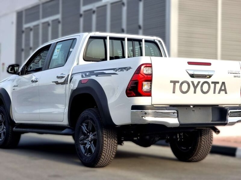 2025 TOYOTA HILUX TRD SR5 4.0L PETROL 6 Cylinder Petrol Engine White Red PickUP