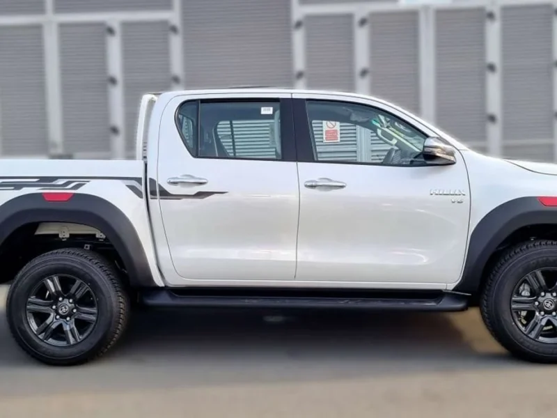 2025 TOYOTA HILUX TRD SR5 4.0L PETROL 6 Cylinder Petrol Engine White Red PickUP