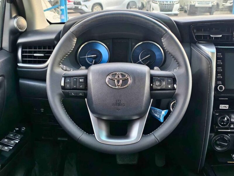 2025 Toyota Fortuner SR5 ADVENTURE 4.0L V6 PETROL Grey Black SUV GCC Specs