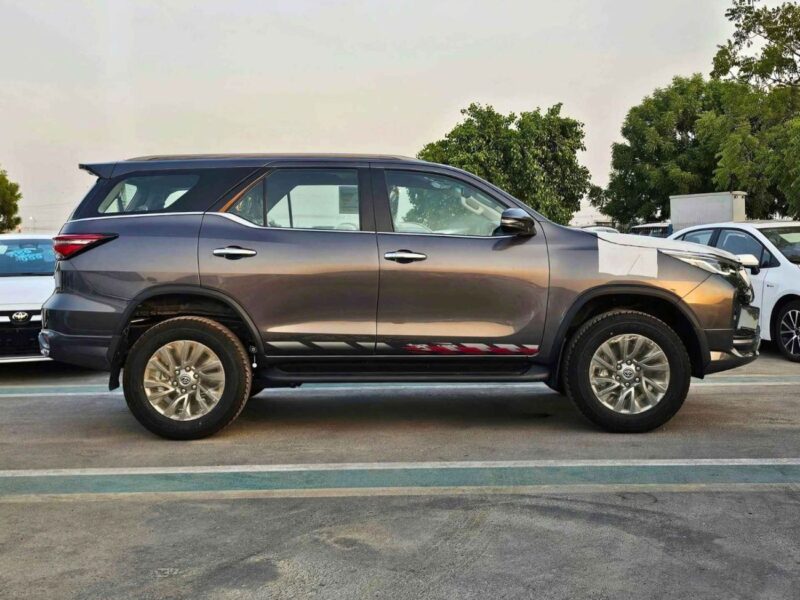 2025 Toyota Fortuner SR5 ADVENTURE 4.0L V6 PETROL Grey Black SUV GCC Specs