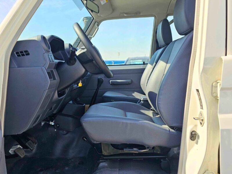 2024 Toyota Land Cruiser Pick Up LC79 DOUBLE CABIN 4.2L V6 DIESEL MT White Grey