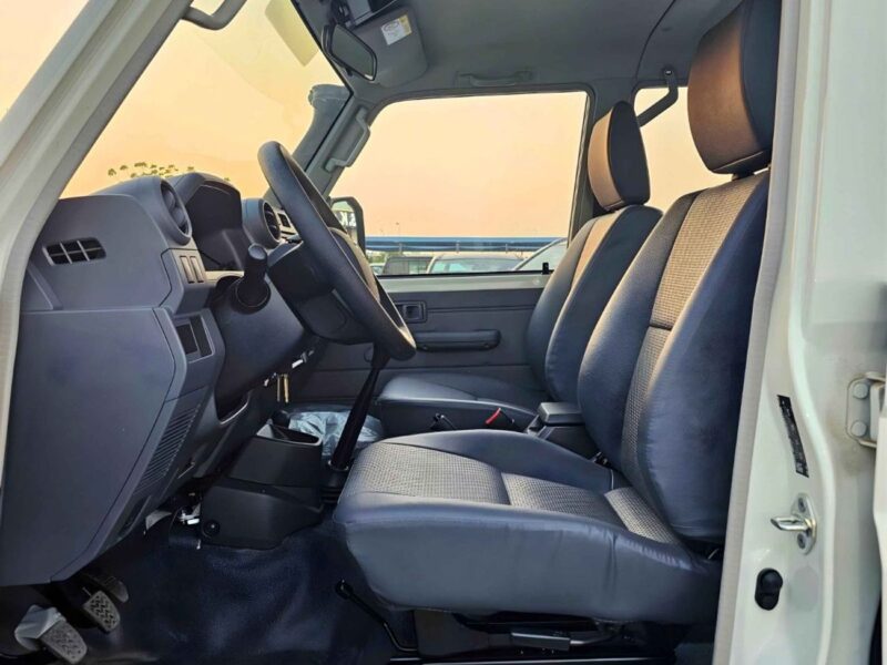 2025 Toyota Land Cruiser Pick Up LC79 DOUBLE CABIN 4.2L V6 DIESEL White Black