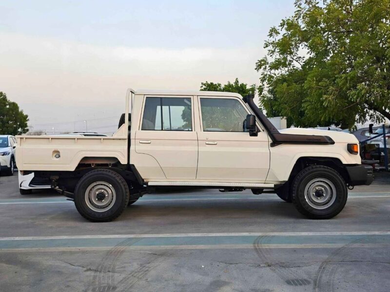 2025 Toyota Land Cruiser Pick Up LC79 DOUBLE CABIN 4.2L V6 DIESEL White Black