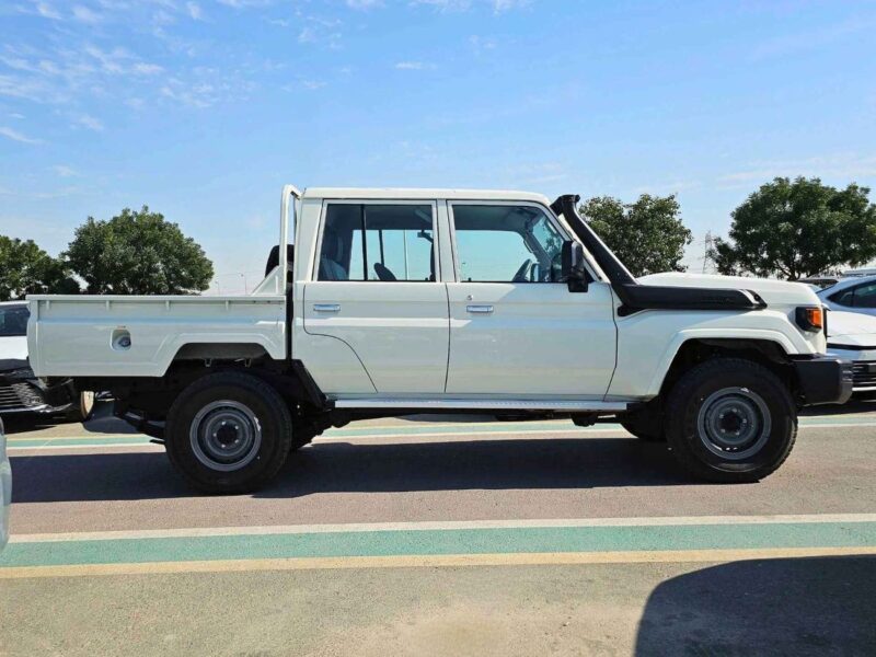 2024 Toyota Land Cruiser Pick Up LC79 DOUBLE CABIN 4.2L V6 DIESEL MT White Grey