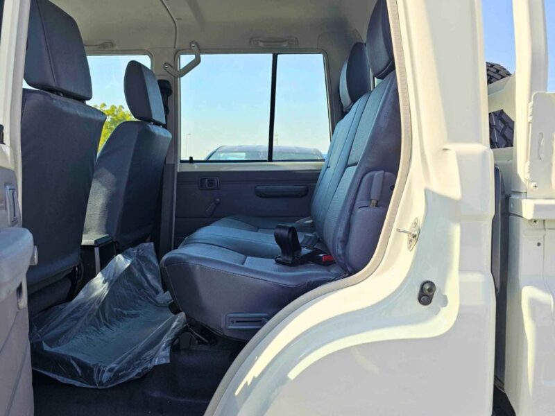 2024 Toyota Land Cruiser Pick Up LC79 DOUBLE CABIN 4.2L V6 DIESEL MT White Grey
