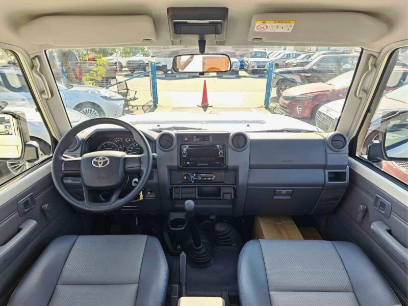 2024 Toyota Land Cruiser Pick Up LC79 DOUBLE CABIN 4.2L V6 DIESEL MT White Grey