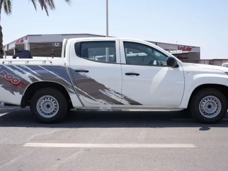 2023 Mitsubishi L200 GL 2.5L 4 Cylinders Double Cab Utility RWD White Grey Pick Up Truck