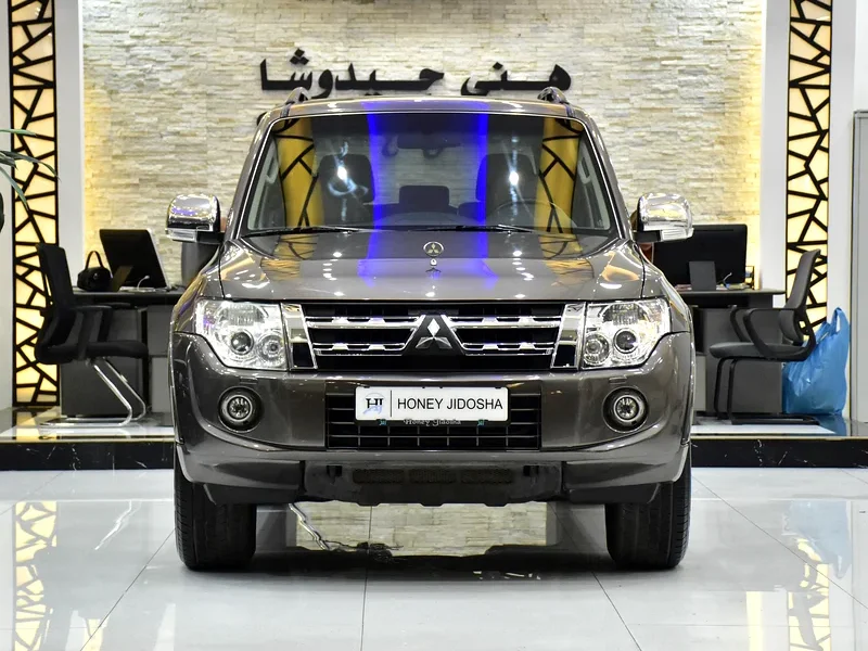2014 Mitsubishi Pajero GLS 6 Cylinders Petrol Engine Brown Grey Crossover GCC Specs