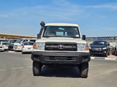2018 Toyota Land Cruiser 70 4.2L DIESEL MT RHD 6 Cylinders Engine White Black SUV
