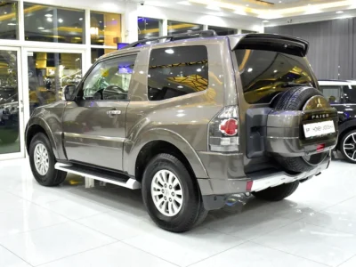 2014 Mitsubishi Pajero GLS 6 Cylinders Petrol Engine Brown Grey Crossover GCC Specs