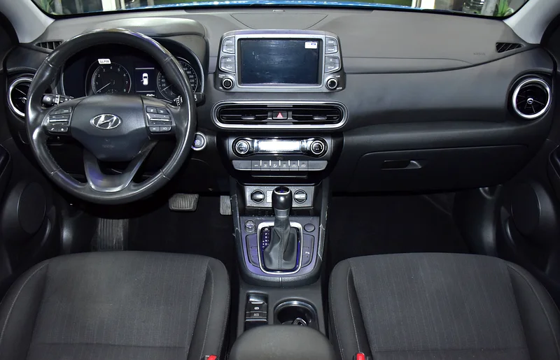 2023 Hyundai Kona SE 4 Cylinder Petrol Engine Blue Black Crossover GCC Specs