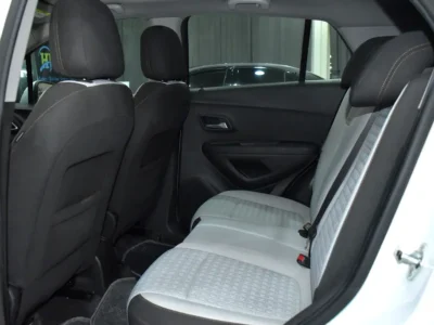 2017 Chevrolet Trax LT 4 Cylinder Petrol Engine White Grey Crossover GCC Specs