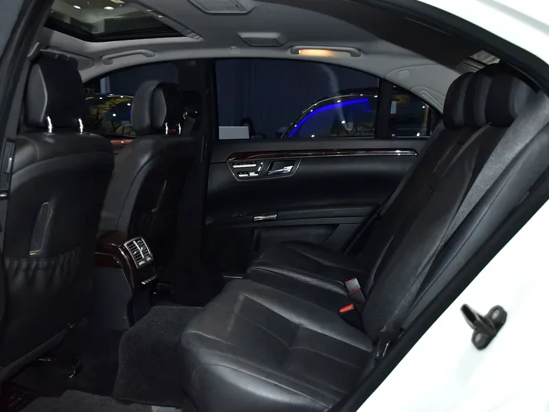 2008 Mercedes-Benz S-Class S 550 8 Cylinder Petrol Engine White Black Sedan