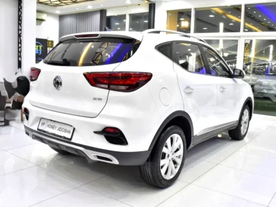 2023 MG ZS Comfort 4 Cylinder Petrol Engine White Black Crossover GCC Specs