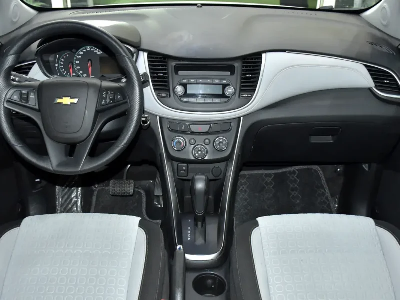 2017 Chevrolet Trax LT 4 Cylinder Petrol Engine White Grey Crossover GCC Specs