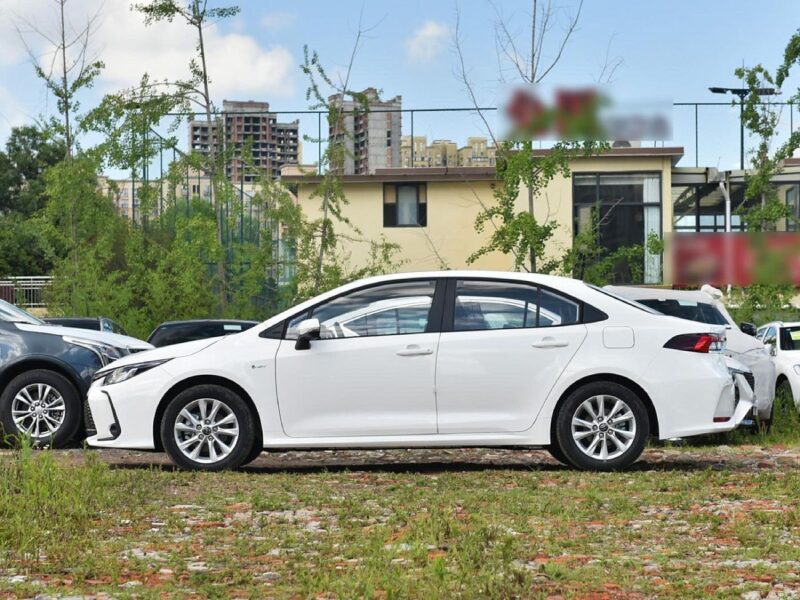 2025 Toyota Corolla XLI Hybrid 1.8L Hybrid 4 Cylinder Engine White Black Sedan