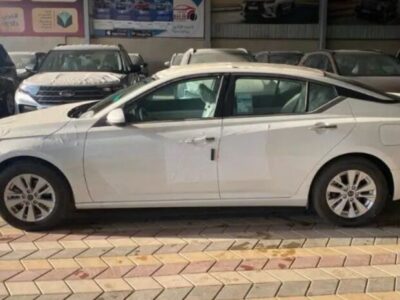 2024 Nissan Altima 2.5-liter 4 Cylinder Petrol Engine White Beige Sedan AWD