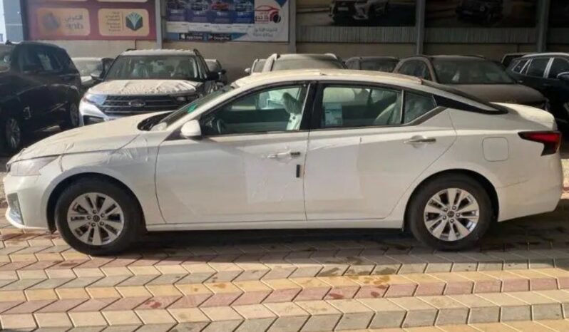 2024 Nissan Altima 2.5-liter 4 Cylinder Petrol Engine White Beige Sedan AWD