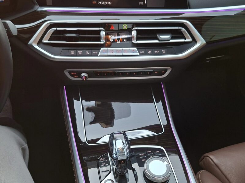 2020 BMW X5 Black Edition 3.0-liter Inline 6-cylinder TwinPower Turbo Engine Black Brown SUV