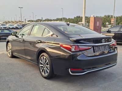 2025 Lexus ES 300h 2.5 Liters Inline 4-Cylinder Hybrid Black Tan Sedan GCC Specs