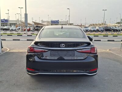 2025 Lexus ES 300h 2.5 Liters Inline 4-Cylinder Hybrid Black Tan Sedan GCC Specs