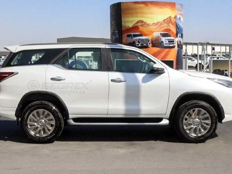 2025 Model Toyota Fortuner 4.0L 6 Cylinder Petrol Engine White Beige SUV 4WD GCC