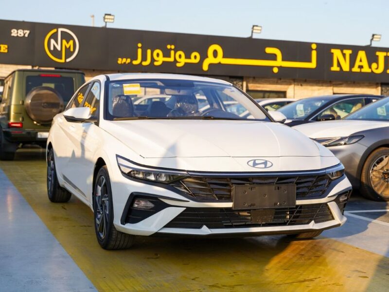 2025 Hyundai Elantra 4 Cylinder Petrol Engine White Black Sedan Chinese Specs