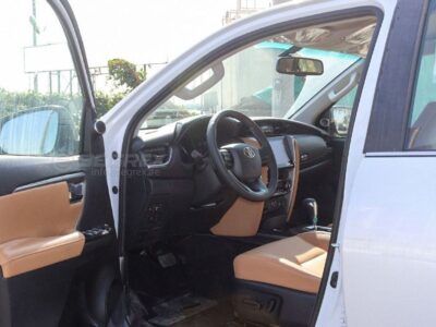 2025 Model Toyota Fortuner 4.0L 6 Cylinder Petrol Engine White Beige SUV 4WD GCC