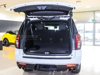 2023 Chevrolet Suburban High Country 6.2L 8 Cylinders Petrol AWD White Black SUV