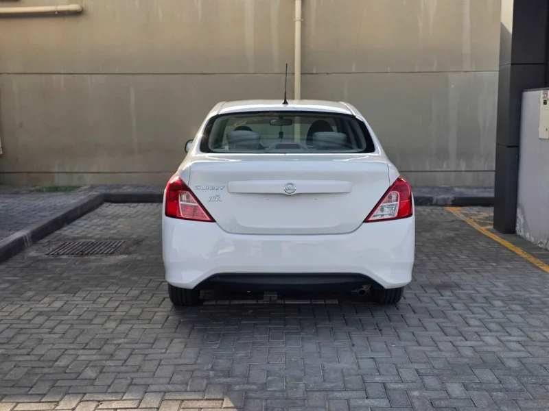 2022 Nissan Sunny SV GCC Specs 1.5 Litres V4 Petrol Engine White Beige Sedan
