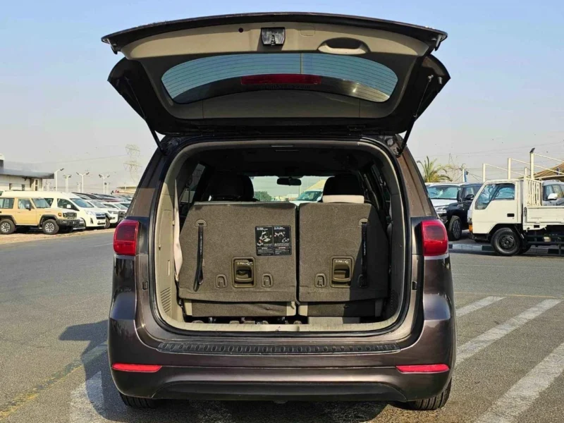 2017 Kia Sedona LX V6 Petrol Engine 3.3 Litres Grey Beige Van American Specs