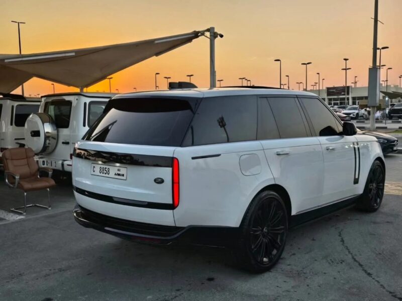 2023 Land Rover Range Rover Vogue 4.4 Litres V8 Supercharged White Tan SUV