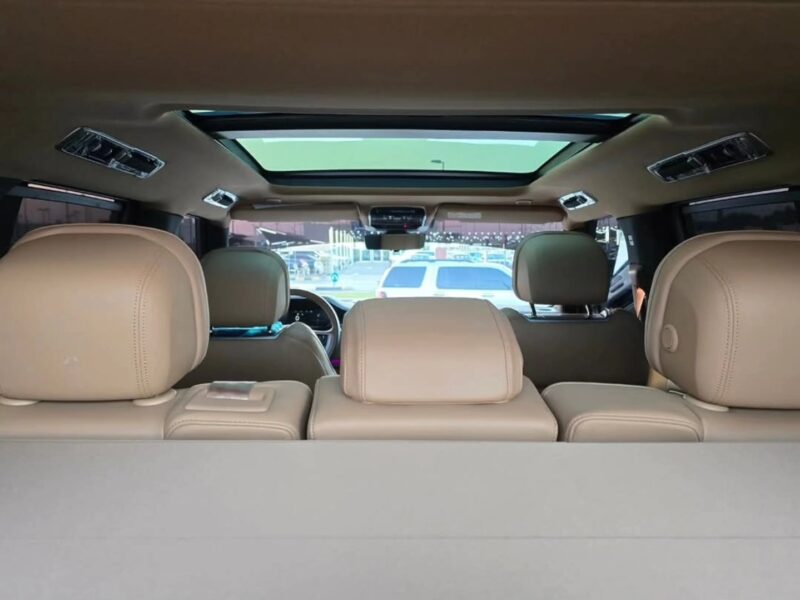 2023 Land Rover Range Rover Vogue 4.4 Litres V8 Supercharged White Tan SUV
